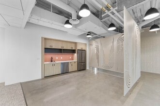 12544 High Bluff Dr, San Diego, CA à louer Photo intérieure– Image 1 sur 7