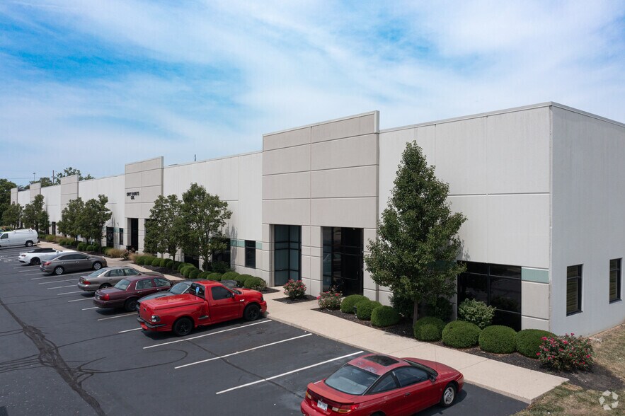 12092-12108 Champion Way, Sharonville, OH à louer - Photo principale – Image 1 sur 5