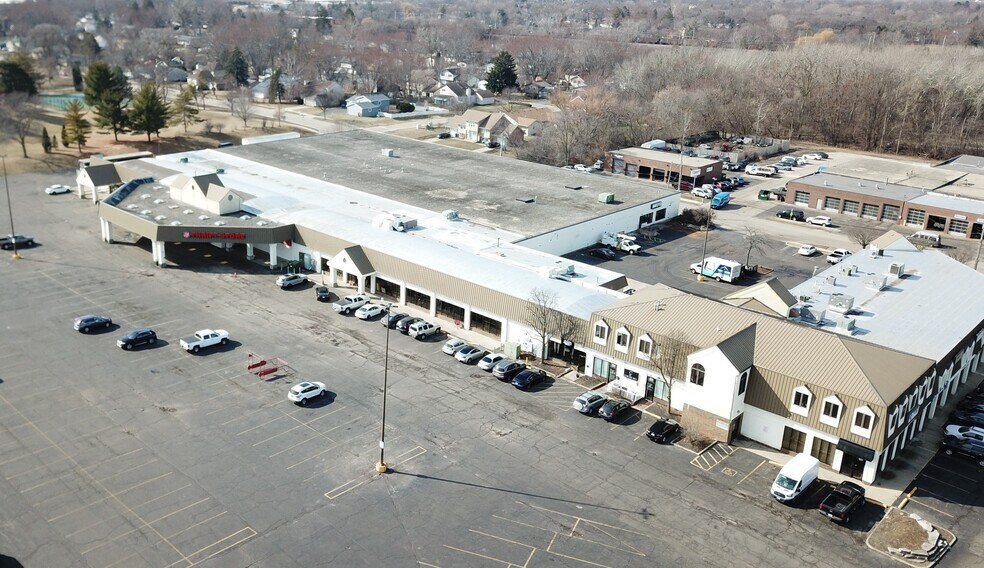 3545-3575 Grand Ave, Gurnee, IL à louer - Photo de l’immeuble – Image 2 sur 11