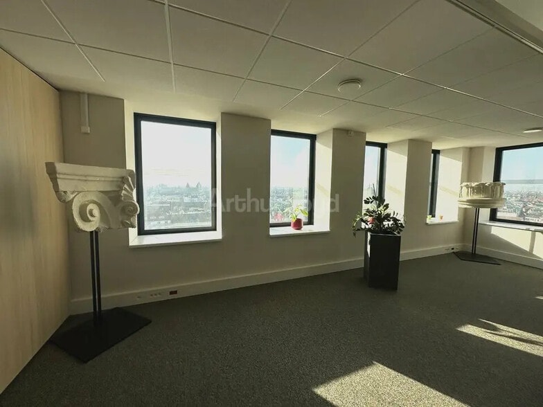 Bureau dans Strasbourg à louer - Photo de l’immeuble – Image 2 sur 13