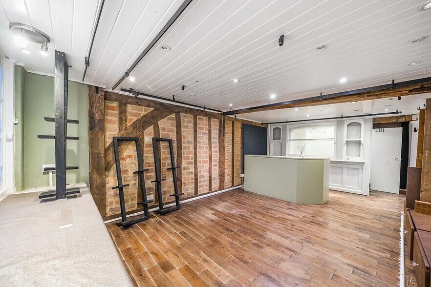 7 High St, Pinner à vendre - Photo de l’immeuble – Image 3 sur 24