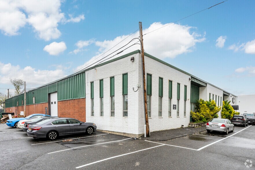 2300 Marcus Ave, New Hyde Park, NY à louer - Photo de l’immeuble – Image 3 sur 22