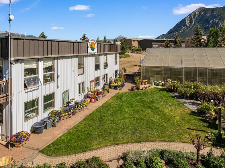305 Buckley Dr, Crested Butte, CO à vendre - Photo de l’immeuble – Image 3 sur 58