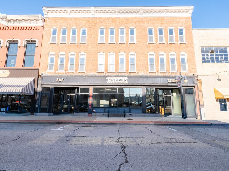 353 Court St, Pekin, IL à vendre - Photo principale – Image 1 sur 46