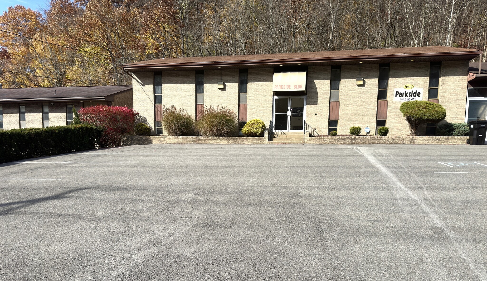 3025 Jacks Run Rd, White Oak, PA à louer Photo de l’immeuble– Image 1 sur 14