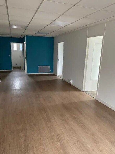 Local d'activités dans BRETTEVILLE-SUR-ODON à vendre - Photo de l’immeuble – Image 3 sur 8