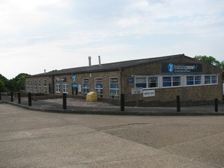 Plus de détails pour 13-15 Station Rd, Hailsham - Industriel/Logistique à louer