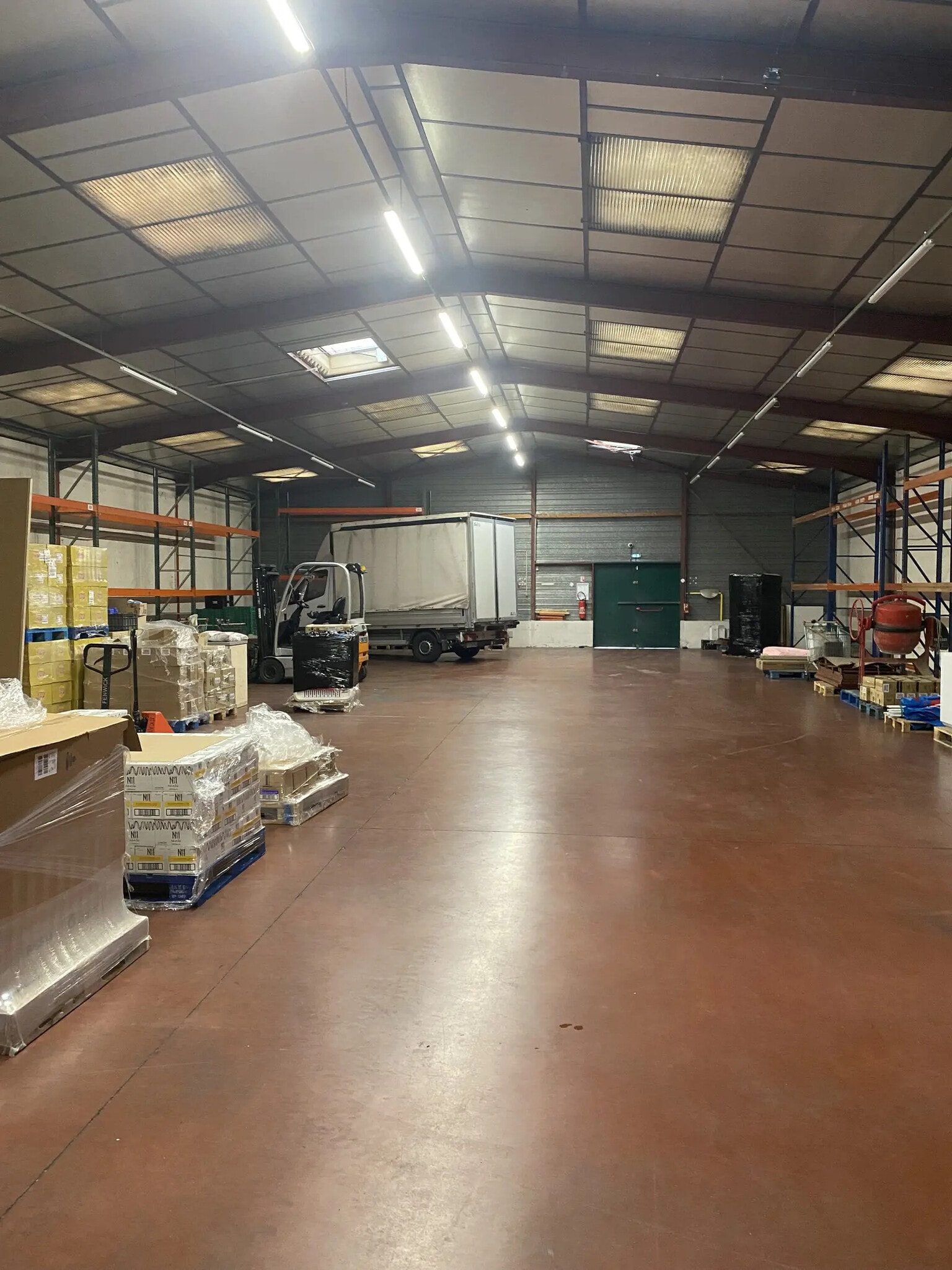 Local d’activités dans GRIGNY-SUR-RHÔNE à louer Photo intérieure– Image 1 sur 6