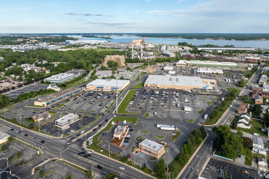 1530-1578 Chester Pike, Eddystone, PA à louer - Aérien – Image 1 sur 9