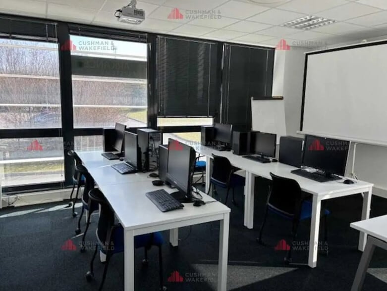 Bureau dans Besançon à louer - Photo de l’immeuble – Image 3 sur 4