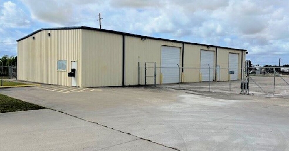 433 N Navigation Blvd, Corpus Christi, TX à louer - Photo de l’immeuble – Image 1 sur 9