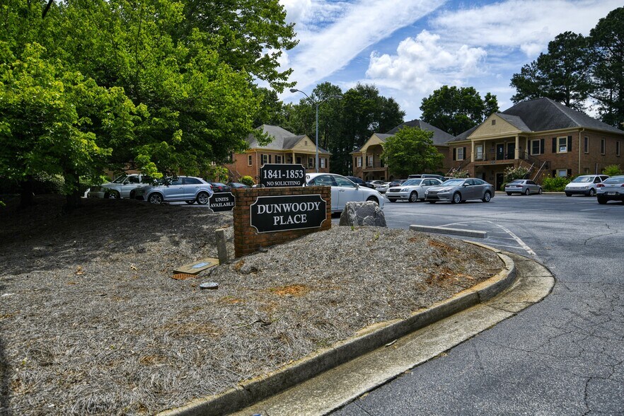 1849 Peeler Rd, Dunwoody, GA à louer - Photo de l’immeuble – Image 2 sur 20