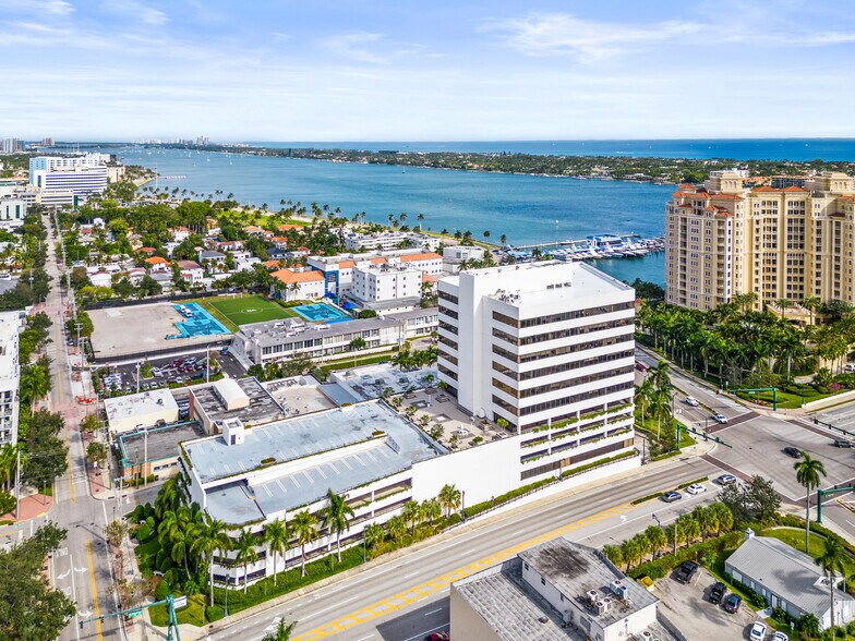 625 N Flagler Dr, West Palm Beach, FL à louer - Photo de l’immeuble – Image 2 sur 17