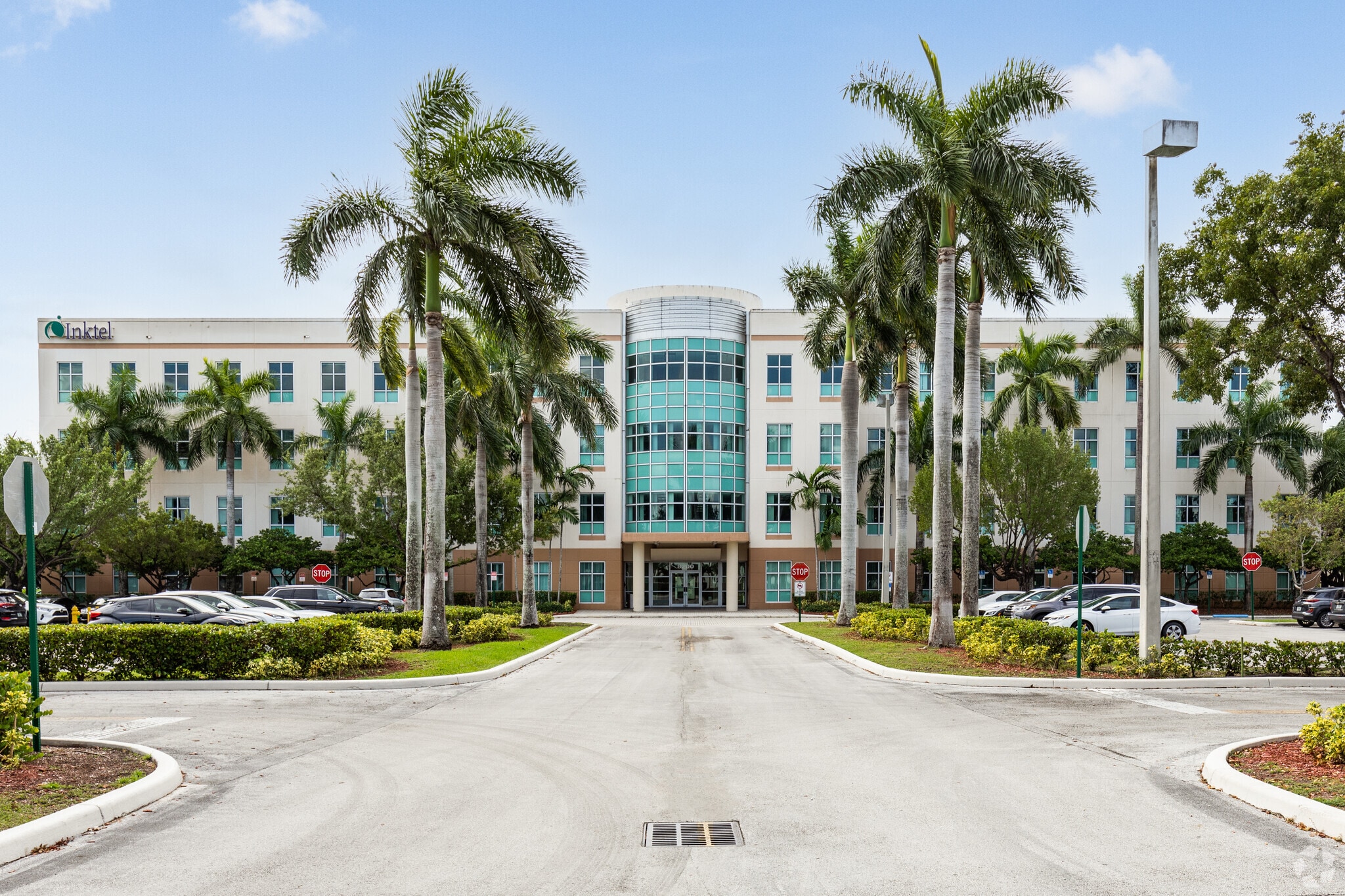 8200 NW 33rd St, Doral, FL à louer Photo principale– Image 1 sur 38