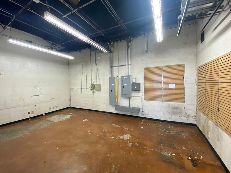 10998 N I-45, Houston, TX à louer - Photo de l’immeuble – Image 3 sur 11