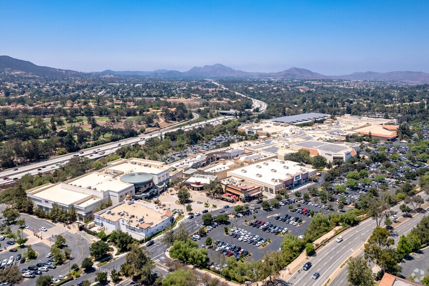 280 W Hillcrest Dr, Thousand Oaks, CA à louer - Aérien – Image 2 sur 34