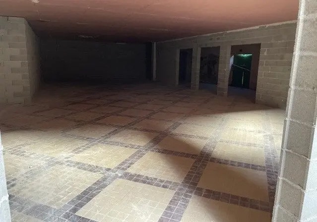 Local commercial dans Le Palais-sur-Vienne à vendre - Photo intérieure – Image 1 sur 2