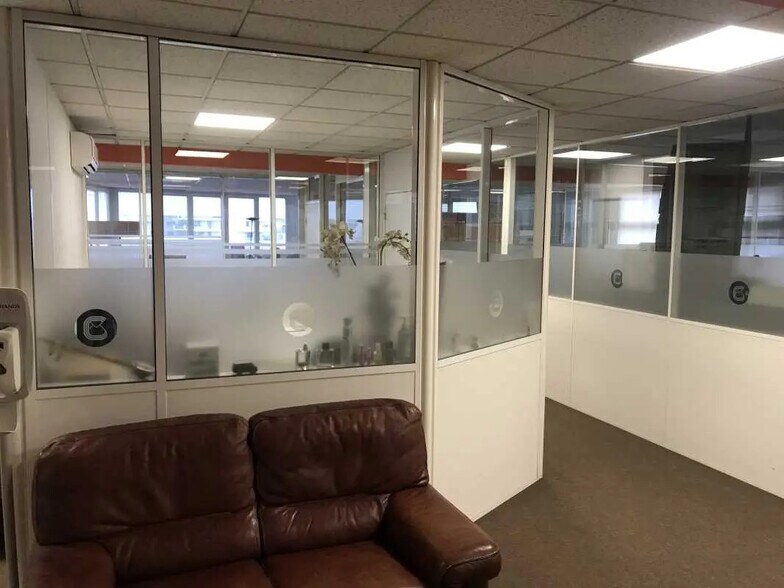 Bureau dans Bagnolet à louer - Photo de l’immeuble – Image 3 sur 11