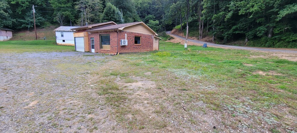 17984 Great Smoky Mountain Expy, Waynesville, NC à louer - Photo de l’immeuble – Image 2 sur 15