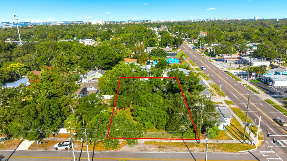 2205 52nd St S, Gulfport, FL à vendre - Photo de l’immeuble – Image 3 sur 18
