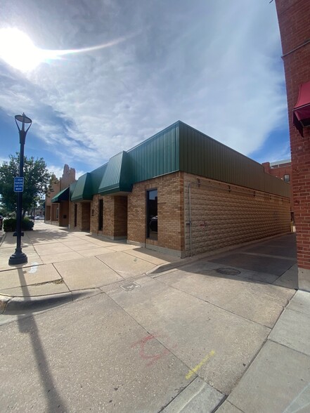 110 W Walnut St, Salina, KS à louer - Photo de l’immeuble – Image 2 sur 5