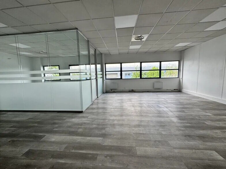 Bureau dans Saint-Ouen-sur-Seine à louer - Photo de l’immeuble – Image 3 sur 12