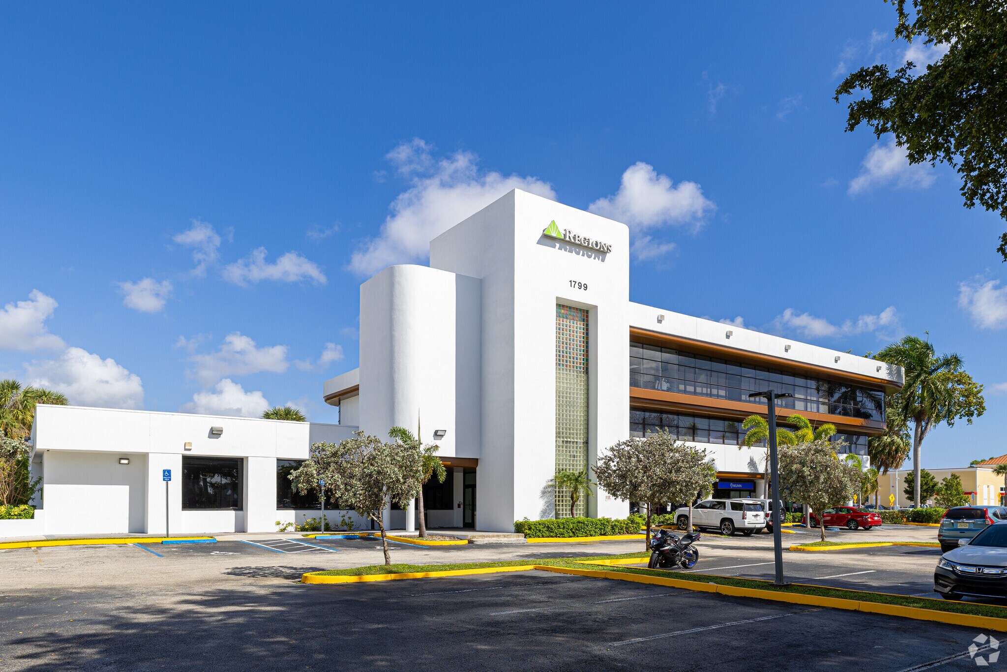 1799 W Oakland Park Blvd, Oakland Park, FL à louer Photo principale– Image 1 sur 17