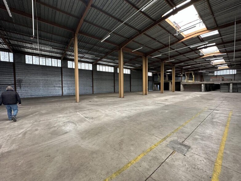 Local d'activités dans Mainvilliers à vendre - Photo de l’immeuble – Image 3 sur 21