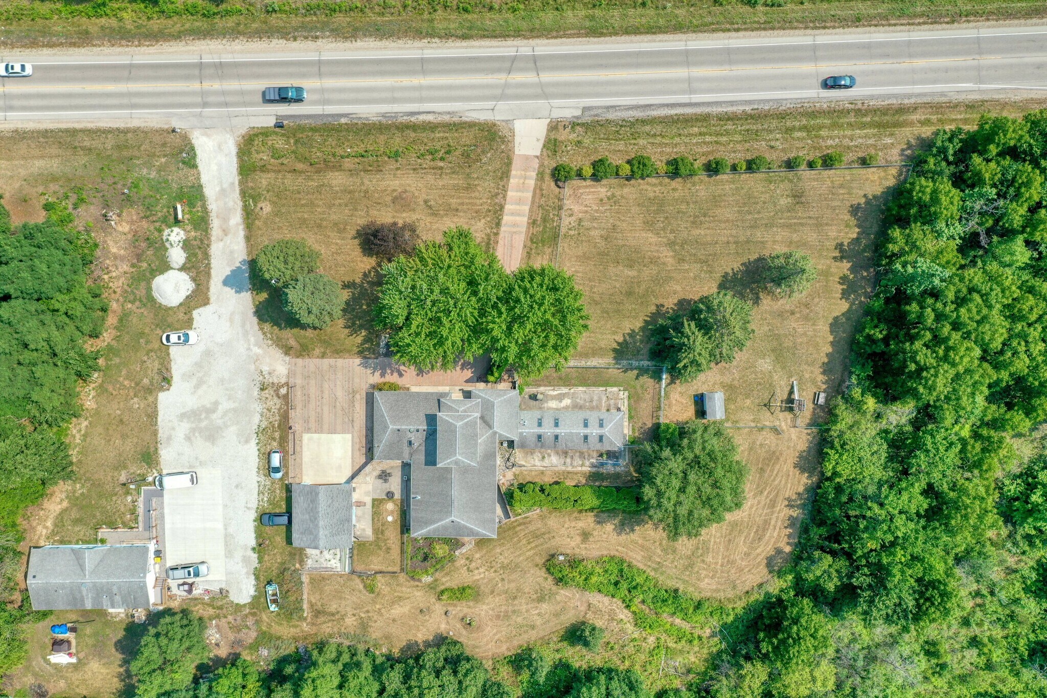 S73W23970 National Ave, Big Bend, WI à vendre Photo principale– Image 1 sur 20