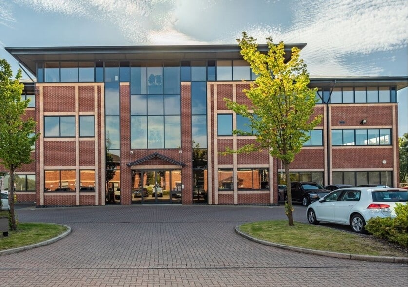 Gateway Crescent, Oldham à louer - Photo de l’immeuble – Image 1 sur 10