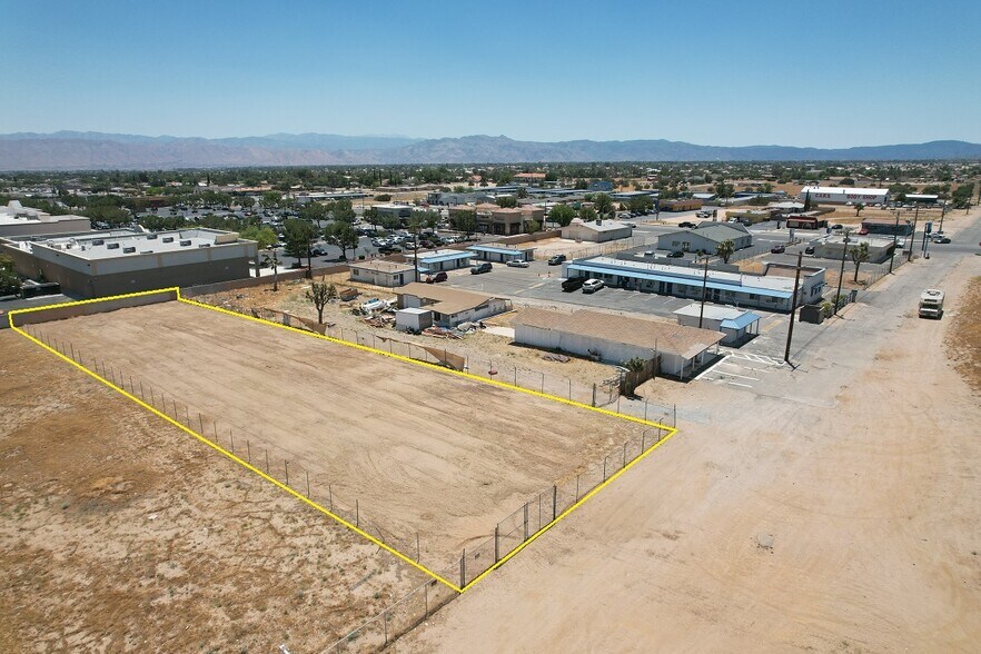Tamarisk Ave, Hesperia, CA à vendre - Photo de l’immeuble – Image 2 sur 13
