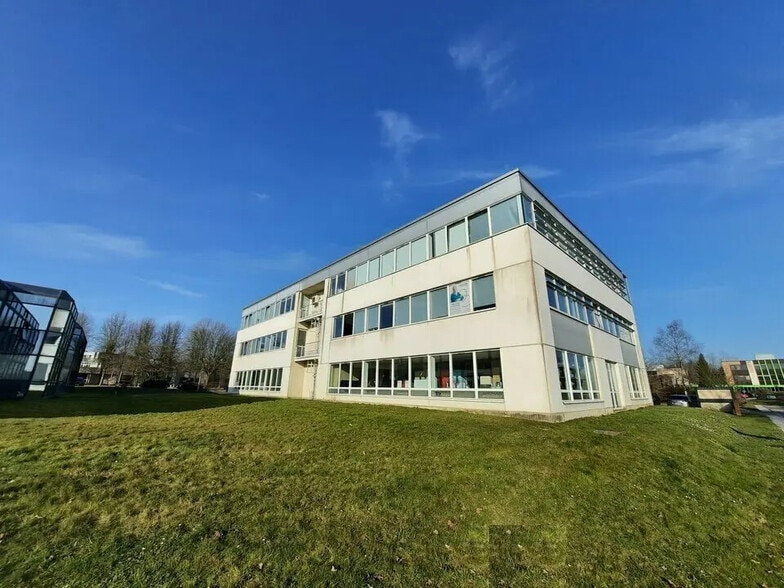 Bureau dans Mont-Saint-Aignan à louer - Photo de l’immeuble – Image 1 sur 10