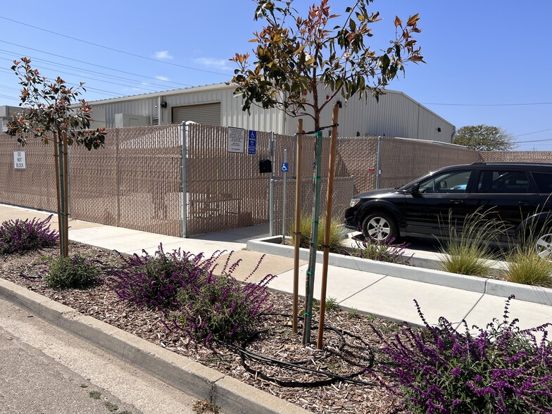 301 E Laurel Ave, Lompoc, CA à vendre - Photo de l’immeuble – Image 1 sur 14