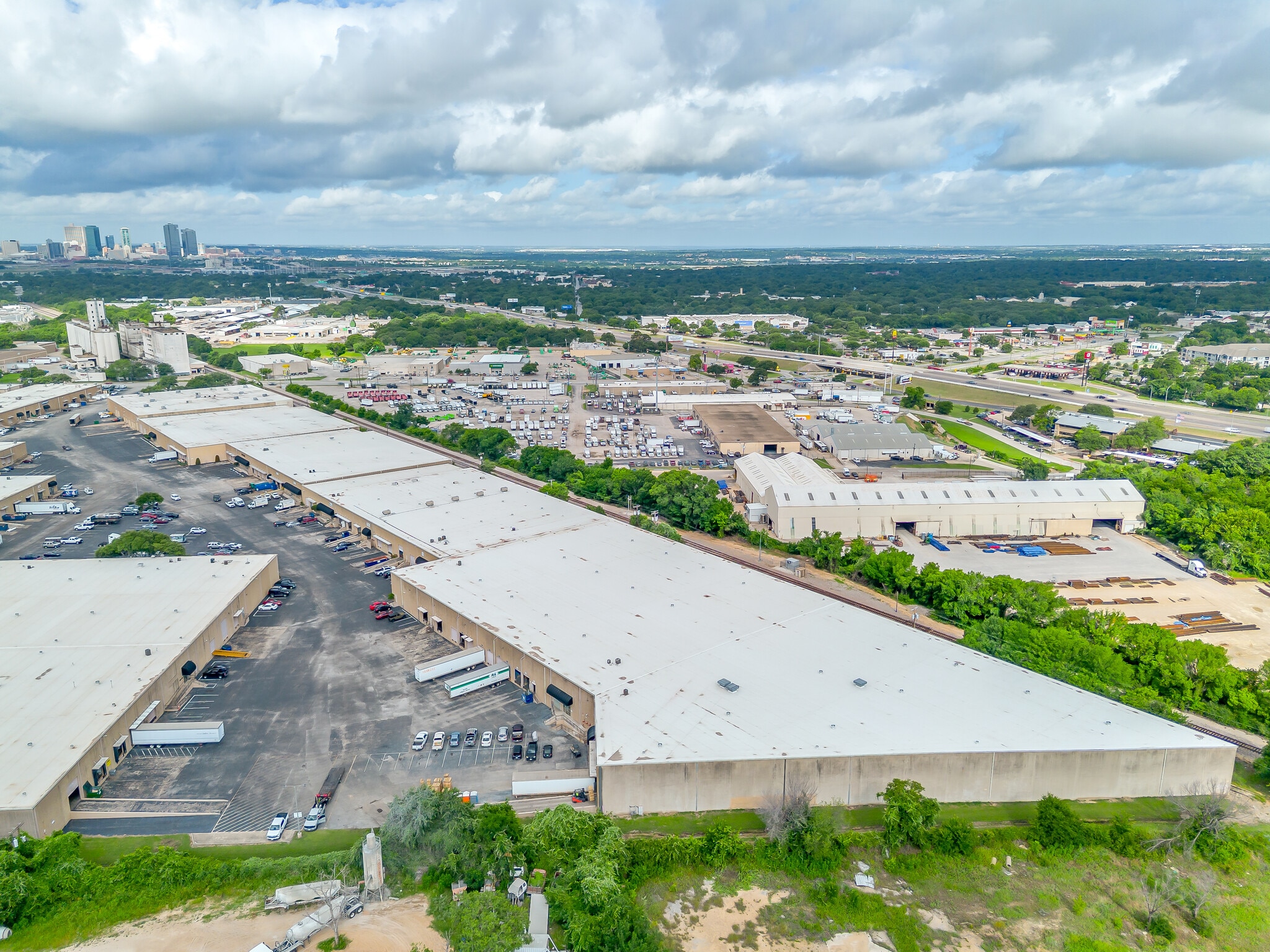 580-586 N Beach St, Fort Worth, TX à louer Photo intérieure– Image 1 sur 9