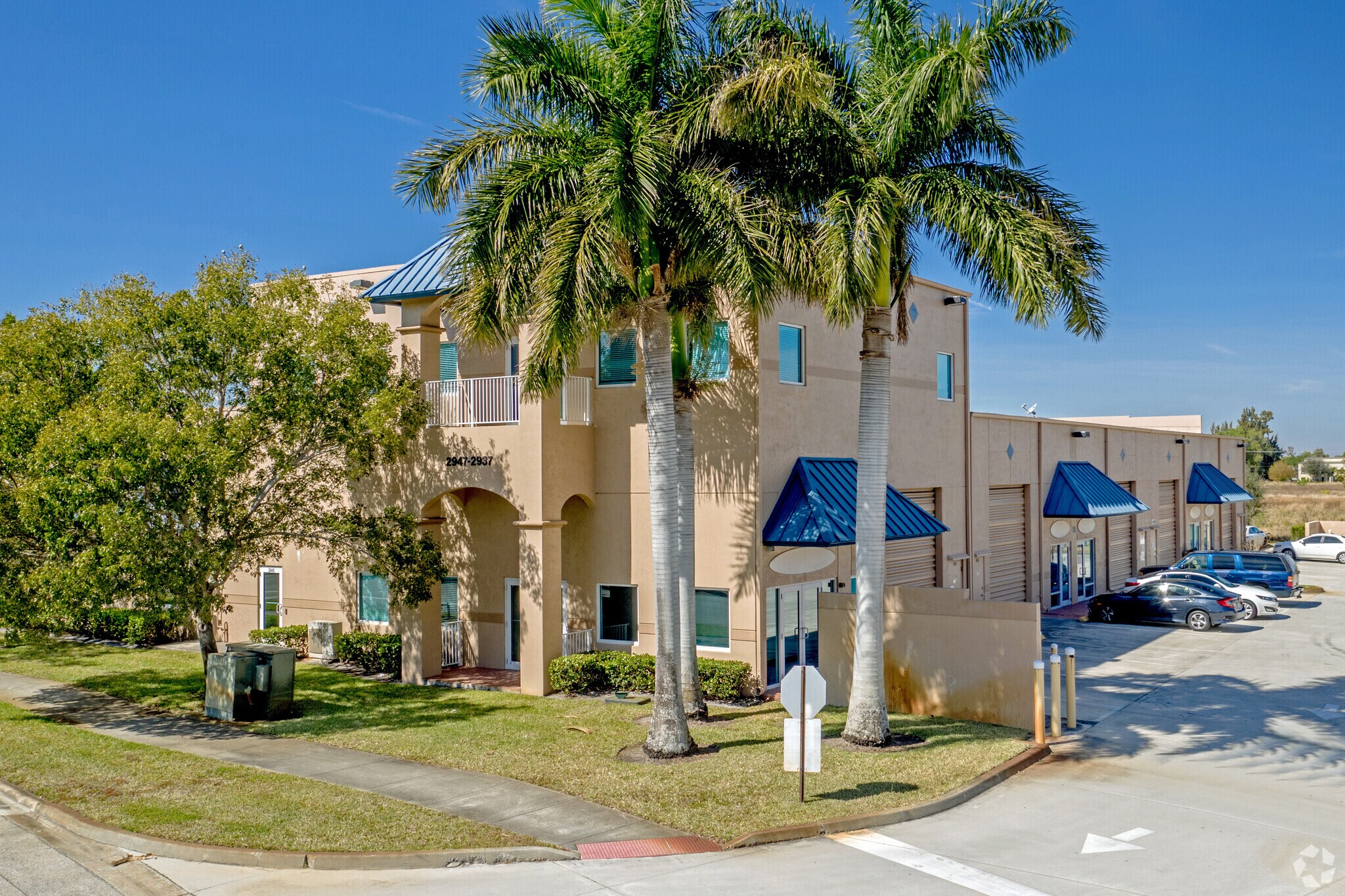2927-2947 SE Gran Park Way, Stuart, FL à louer Photo principale– Image 1 sur 5