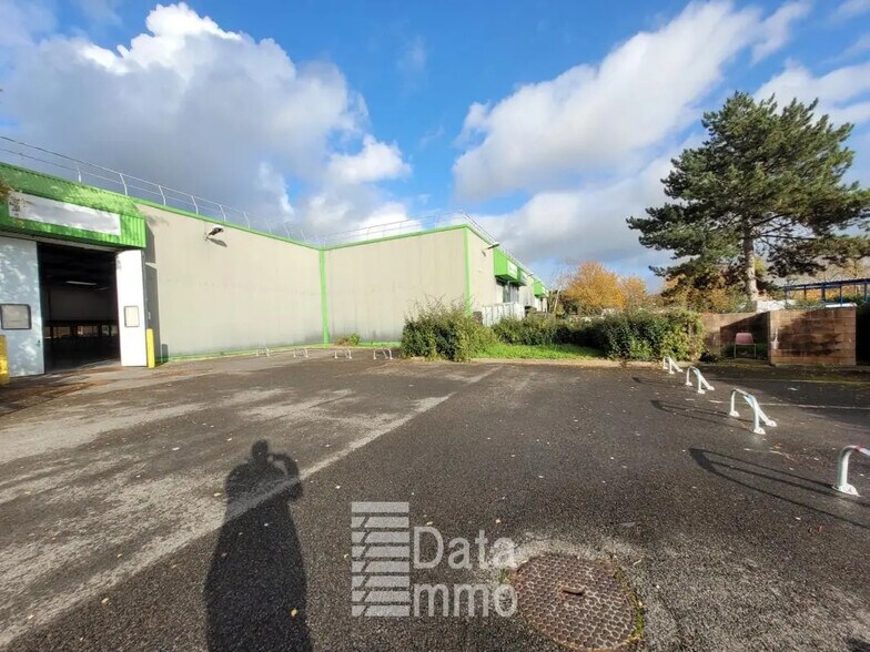 Industriel/Logistique dans Saint-Thibault-des-Vignes à louer - Photo de l’immeuble – Image 2 sur 4