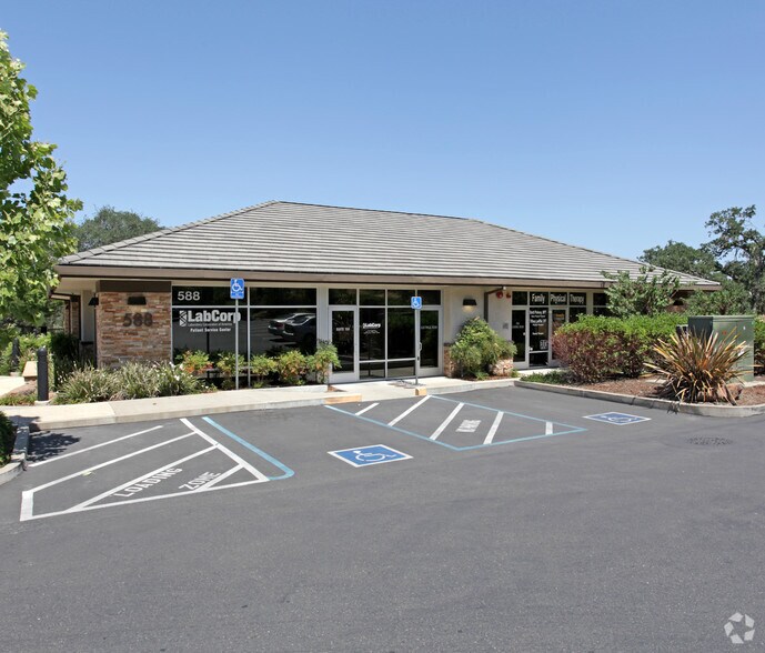 588 N Sunrise Ave, Roseville, CA à louer - Photo principale – Image 1 sur 7