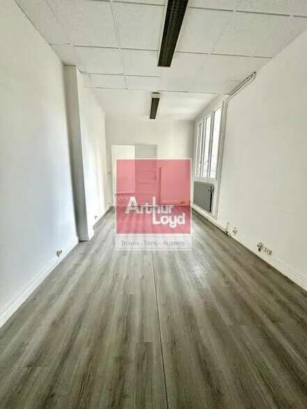 Bureau dans Troyes à louer - Photo de l’immeuble – Image 1 sur 7