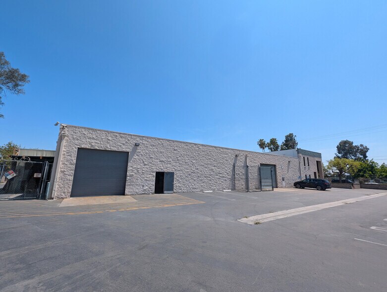 8866 Laurel Canyon Blvd, Sun Valley, CA à louer - Photo de l’immeuble – Image 3 sur 12