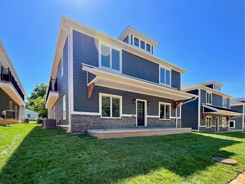 326 N Jefferson St, Bloomington, IN à vendre - Photo de l’immeuble – Image 2 sur 26