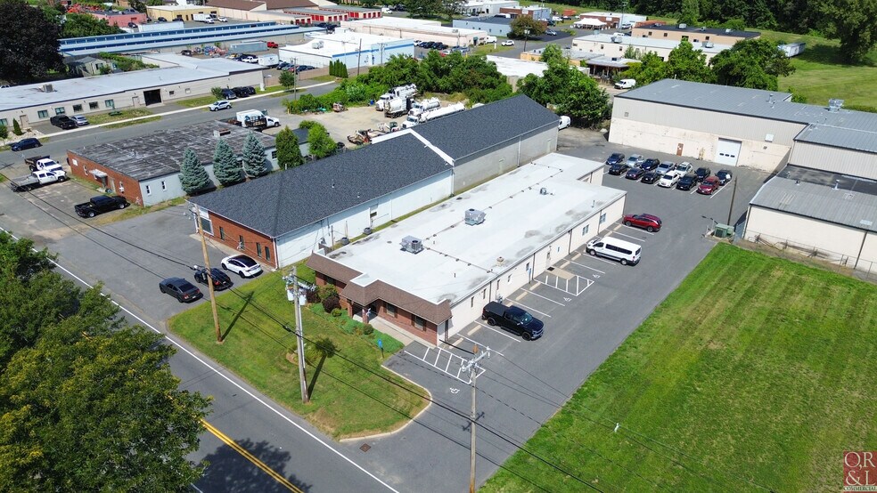 115 Wayside Ave, West Springfield, MA à vendre - Photo de l’immeuble – Image 3 sur 6