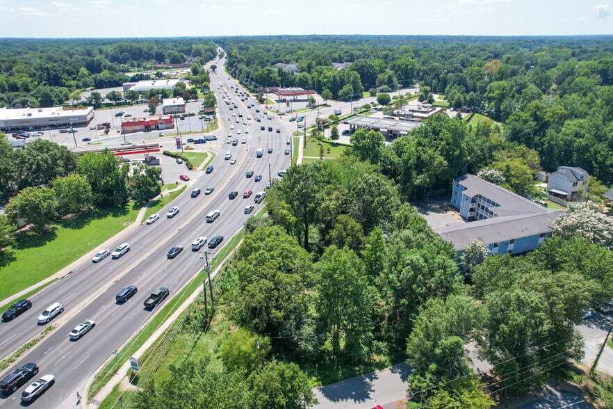 2332 W.T. Harris blvd, Charlotte, NC à vendre - Photo de l’immeuble – Image 3 sur 11