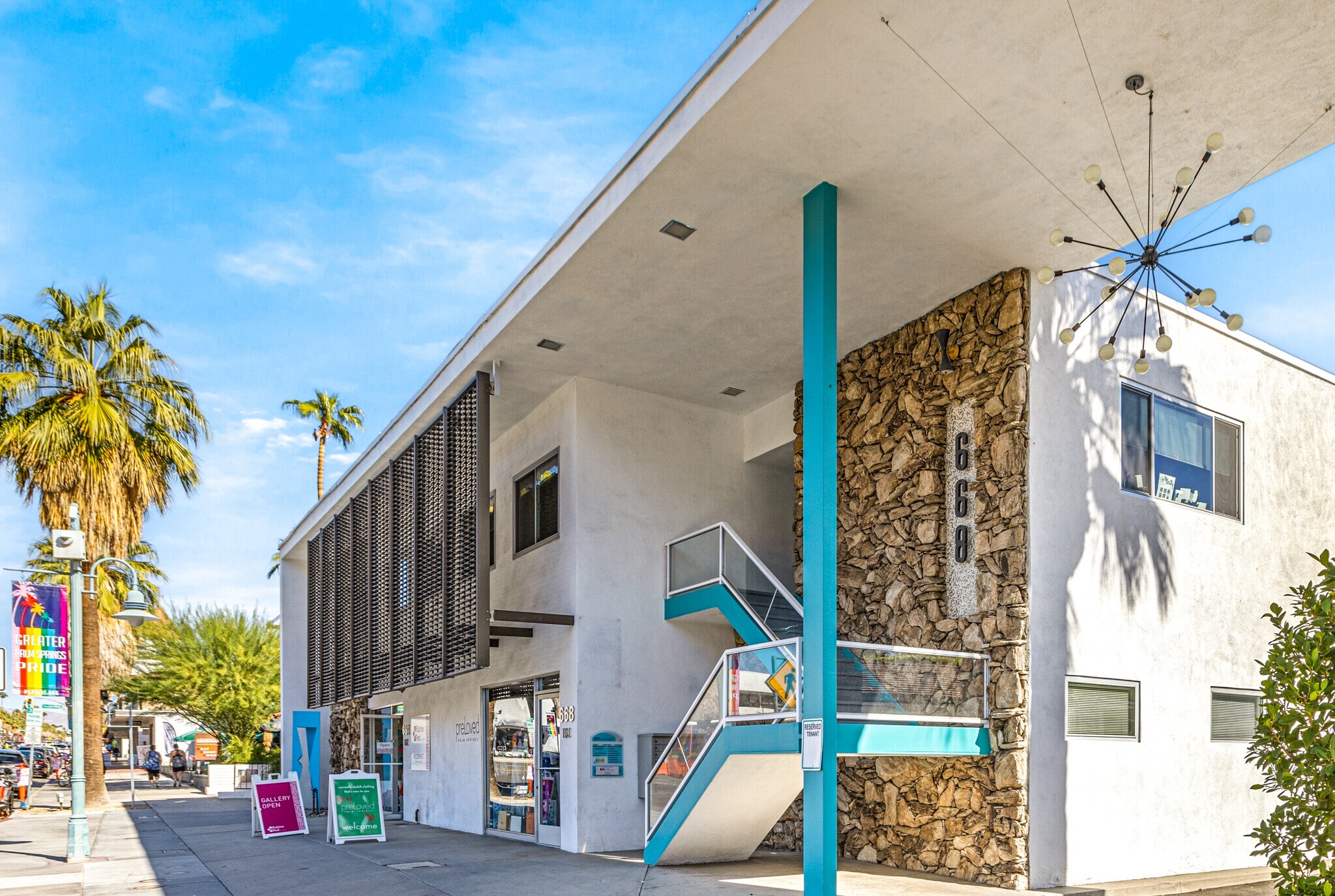 664-668 N Palm Canyon Dr, Palm Springs, CA à louer Photo principale– Image 1 sur 11