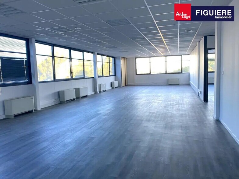 1330 Avenue Jean-René Guillibert Gautier De La Lauzière, Aix-en-Provence à louer - Photo de l’immeuble – Image 2 sur 10