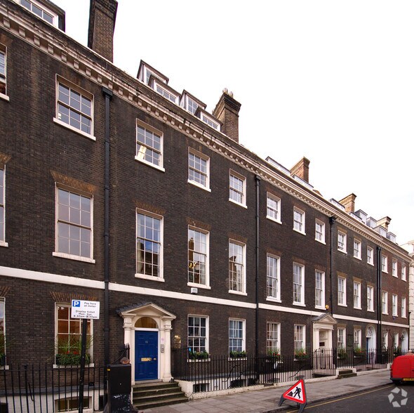 15 Southampton Pl, Londres à louer - Photo de l’immeuble – Image 2 sur 3