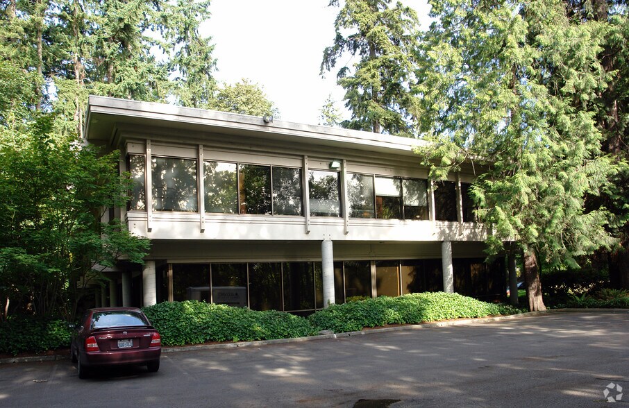 2050 112th Ave NE, Bellevue, WA à louer - Photo principale – Image 2 sur 5