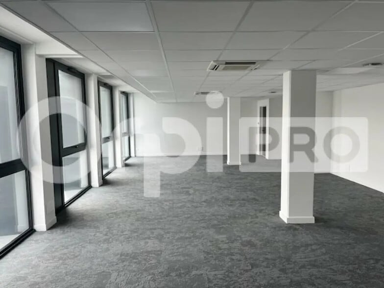 Bureau dans La Rochelle à louer - Photo de l’immeuble – Image 1 sur 1