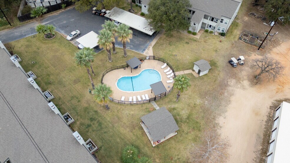604 Highcrest Dr, Marble Falls, TX à vendre - Photo de l’immeuble – Image 3 sur 30
