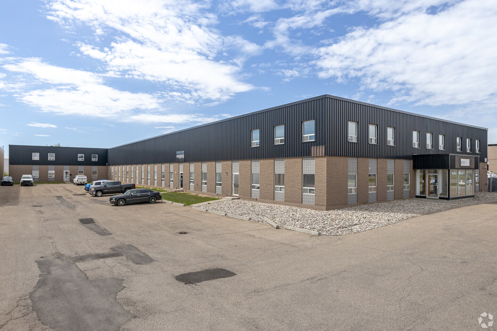 15923 114 Av NW, Edmonton, AB à louer Photo principale– Image 1 sur 5