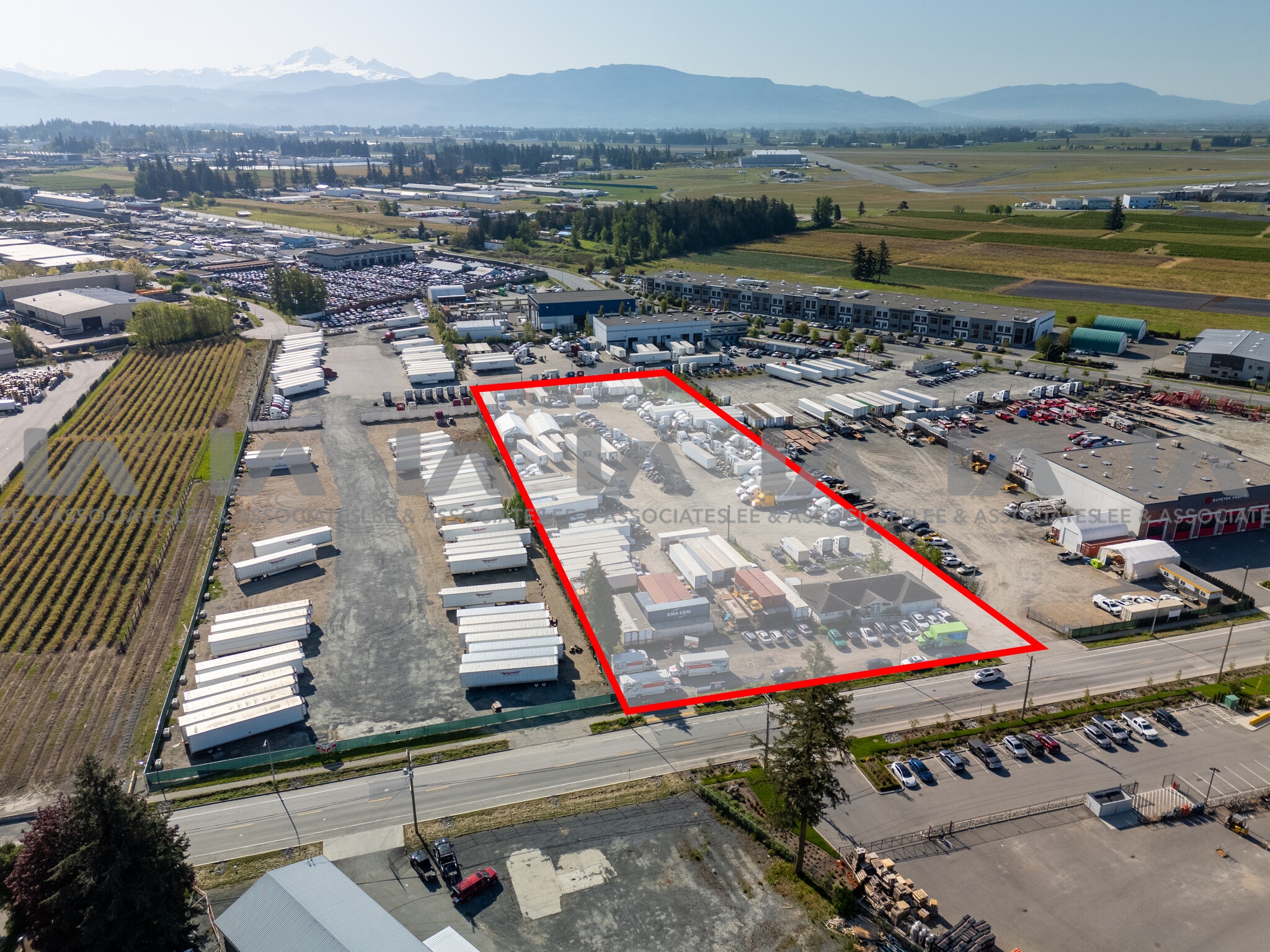 2162 Peardonville Rd, Abbotsford, BC à vendre Photo de l’immeuble– Image 1 sur 28